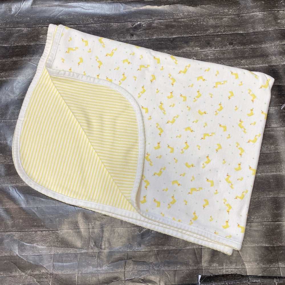 NORDSTROM BABY YELLOW WHITE REVERSIBLE RECEIVING BLANKET DUCKLINGS SOFT LOVEY